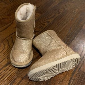 Classic Short Uggs Glitter Gold; Size 9